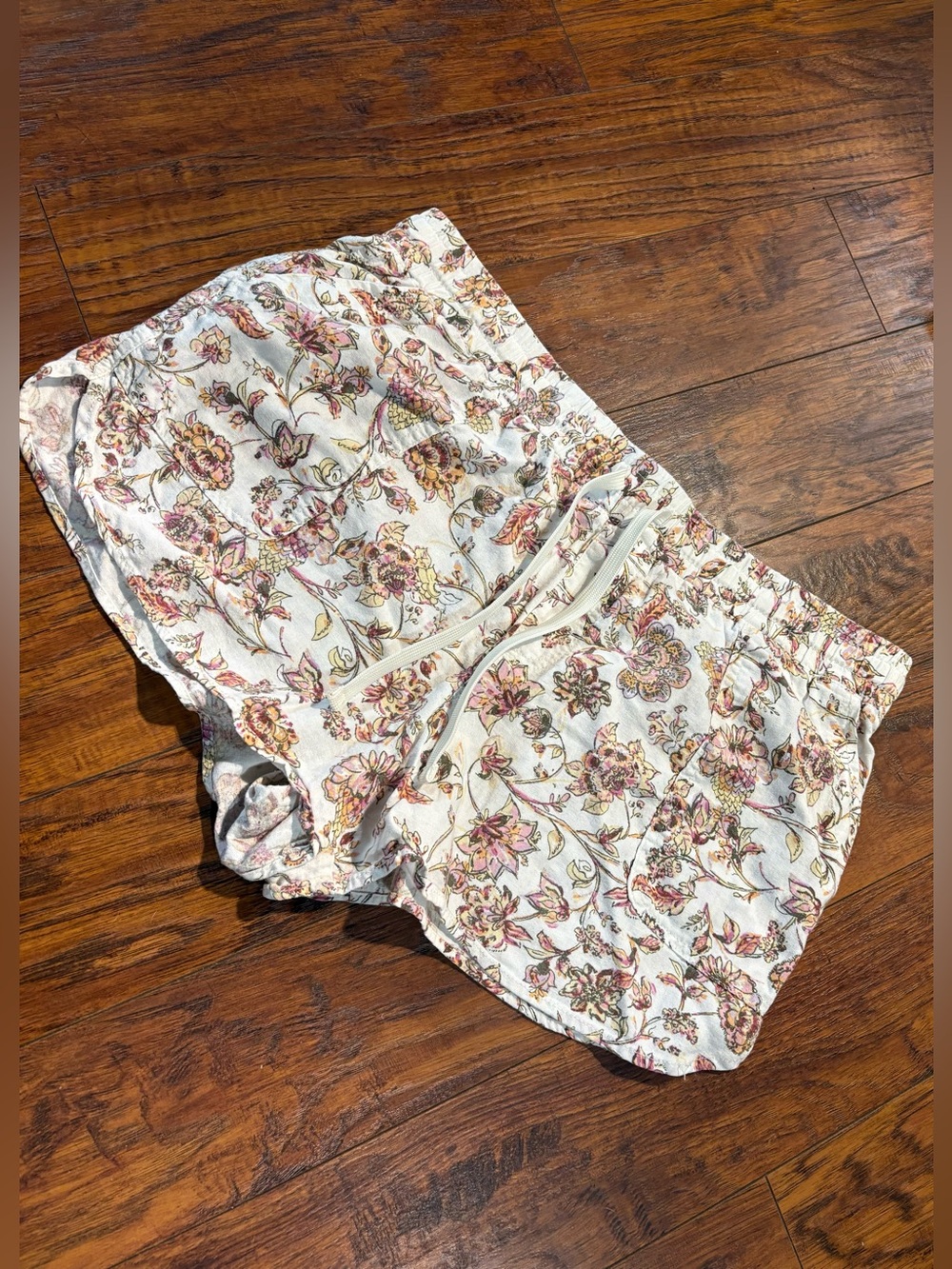 Maurices women’s size XL pull on floral shorts